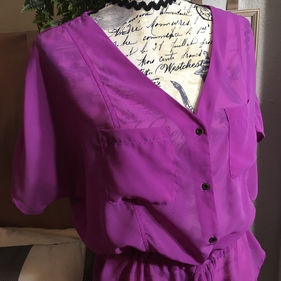 ⭐️ Jessica Simpson - short sleeve back slit blouse - Picture 2 of 8